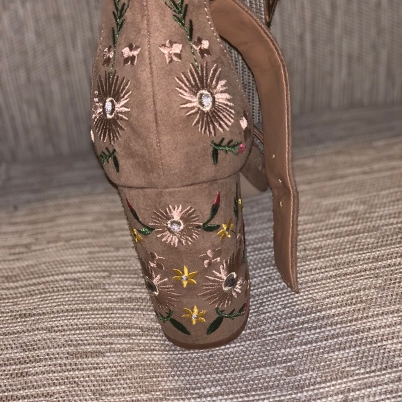 Designed block heel - Picture 4 of 6